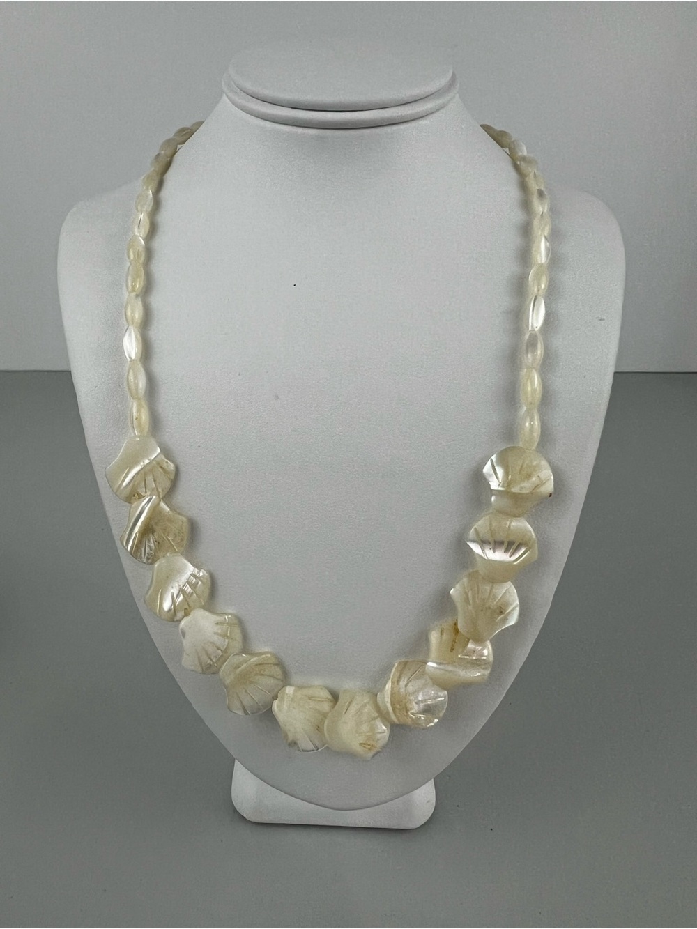 Vintage Carved Mother of Pearl Shell Choker Necklace Retro MOP